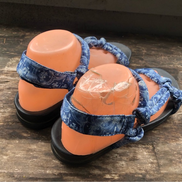 Sam & Libby Women's Multi Blue Fabric Sandal Rubber Sole Adjustable Strap Size 8 - Picture 6 of 11